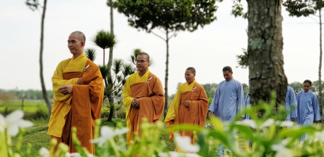 The security guard of the Hoang Phap Pagoda wishing Tet Senior Venerable Thich Chan Tinh on the lunar seventh Day