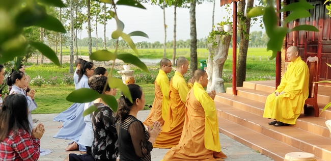 The security guard of the Hoang Phap Pagoda wishing Tet Senior Venerable Thich Chan Tinh on the lunar seventh Day