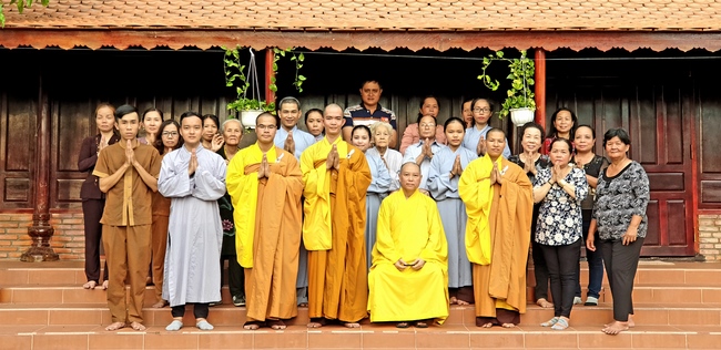 The security guard of the Hoang Phap Pagoda wishing Tet Senior Venerable Thich Chan Tinh on the lunar seventh Day