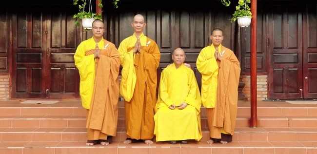The security guard of the Hoang Phap Pagoda wishing Tet Senior Venerable Thich Chan Tinh on the lunar seventh Day