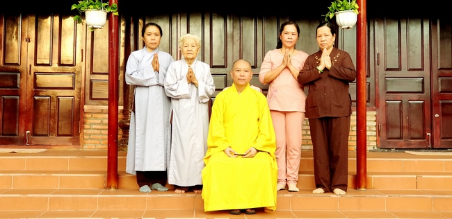 The security guard of the Hoang Phap Pagoda wishing Tet Senior Venerable Thich Chan Tinh on the lunar seventh Day