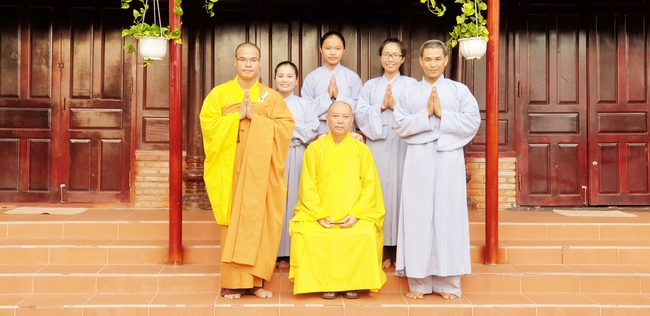 The security guard of the Hoang Phap Pagoda wishing Tet Senior Venerable Thich Chan Tinh on the lunar seventh Day