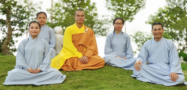 The security guard of the Hoang Phap Pagoda wishing Tet Senior Venerable Thich Chan Tinh on the lunar seventh Day
