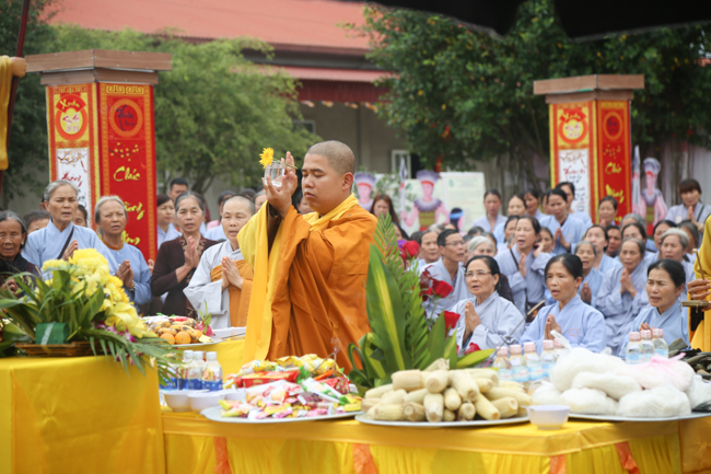 Ceremony praying for Safety at the Beginning of the Lunar Year at Dong Cao Pagoda – Thanh Hoa.