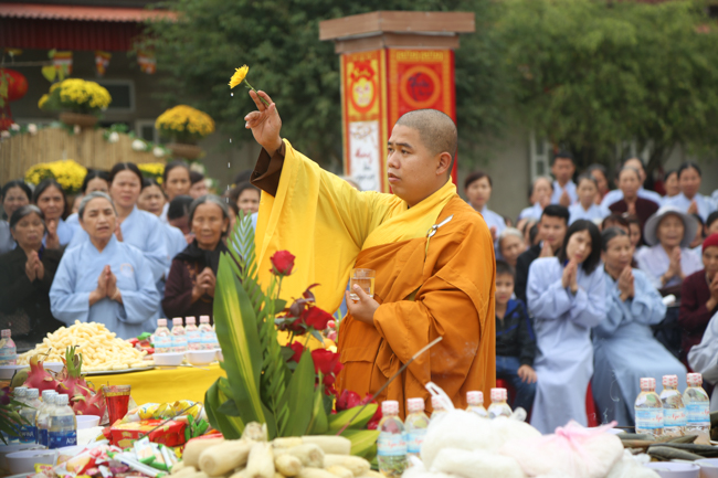 Ceremony praying for Safety at the Beginning of the Lunar Year at Dong Cao Pagoda – Thanh Hoa.