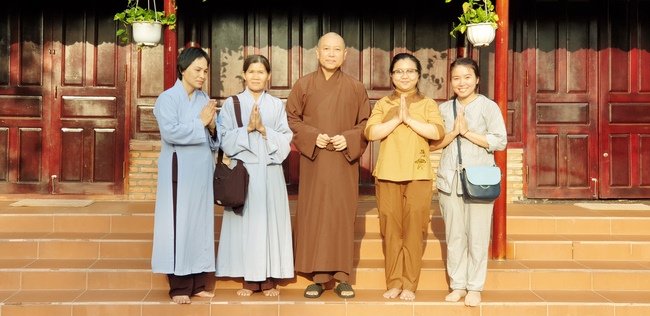 On morning the first day of the Pig's Lunar Tet, the monks and Buddhists of Huong Phap pagoda in a formal dress, solemnly gathered in front of pure room of the Senior Ven. Abbot of Hoang Phap Pagoda to pay homage to him