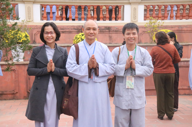 Nearly 600 Buddhists of Hoa Phuc pagoda travelling on the spring in the early year
