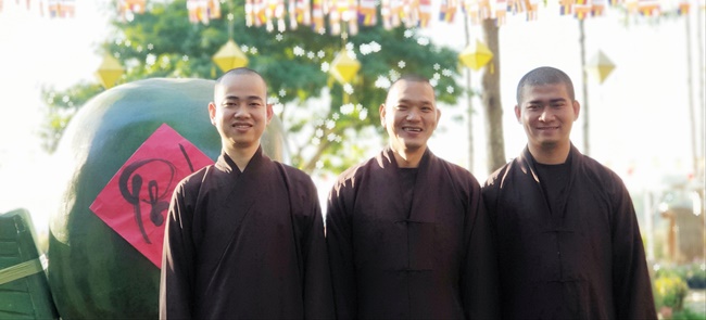 Dharma Protection Group and Buddhists wish Tet to Senior Venerable Thich Chan Tinh on the lunar ninth Day