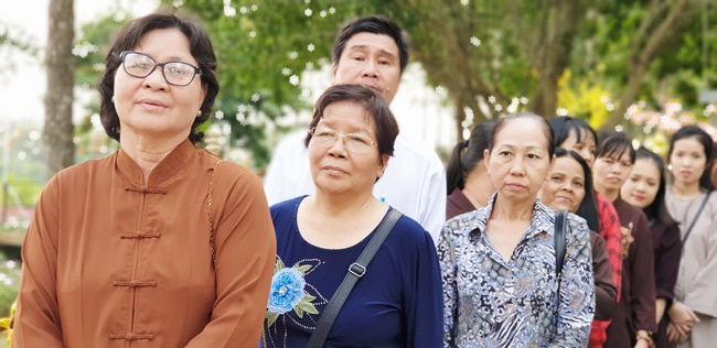 Dharma Protection Group and Buddhists wish Tet to Senior Venerable Thich Chan Tinh on the lunar ninth Day