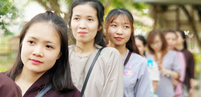 Dharma Protection Group and Buddhists wish Tet to Senior Venerable Thich Chan Tinh on the lunar ninth Day