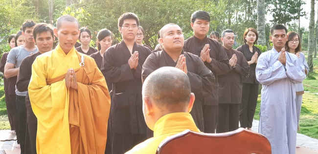 Dharma Protection Group and Buddhists wish Tet to Senior Venerable Thich Chan Tinh on the lunar ninth Day
