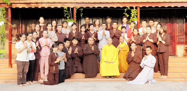 Dharma Protection Group and Buddhists wish Tet to Senior Venerable Thich Chan Tinh on the lunar ninth Day