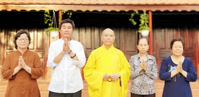 Dharma Protection Group and Buddhists wish Tet to Senior Venerable Thich Chan Tinh on the lunar ninth Day
