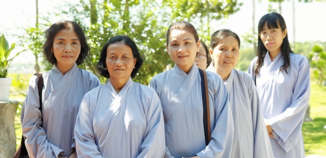 Dharma Protection Group and Buddhists wish Tet to Senior Venerable Thich Chan Tinh on the lunar ninth Day