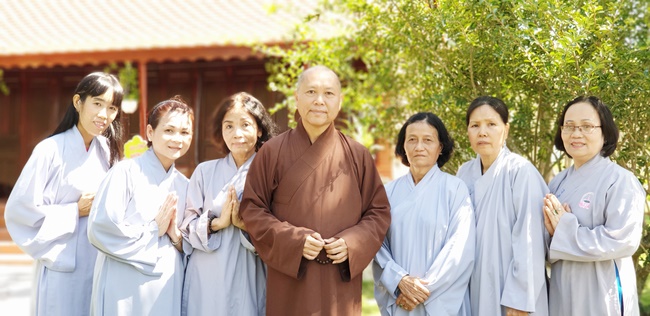 Dharma Protection Group and Buddhists wish Tet to Senior Venerable Thich Chan Tinh on the lunar ninth Day