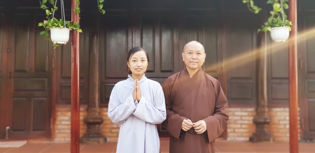 Buddhists wishing Tet Senior Venerable Thich Chan Tinh on the Tet's 10th day