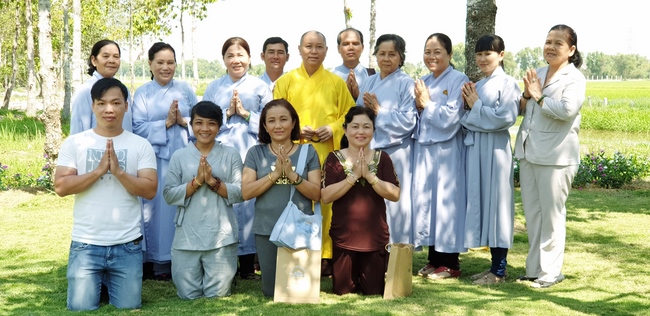 Buddhists wishing Tet Senior Venerable Thich Chan Tinh on the Tet's 10th day