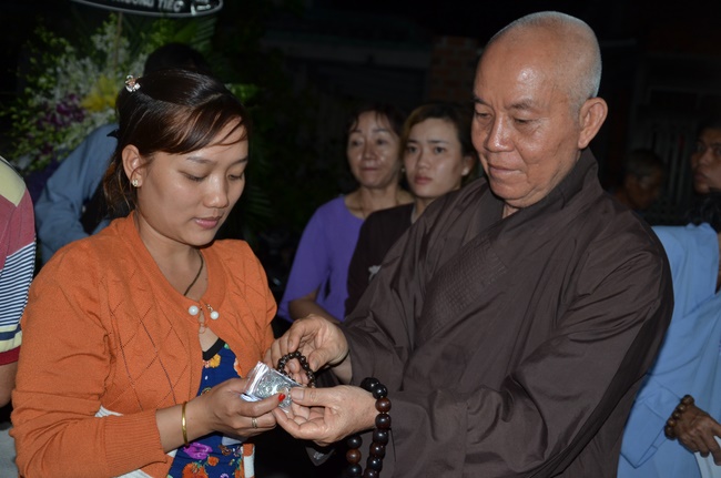 Chanting requiem and releasing creatures in Cu Chi - Long An