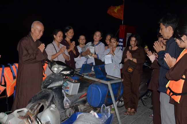 Chanting requiem and releasing creatures in Cu Chi - Long An