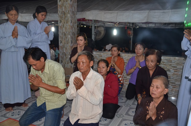 Chanting requiem and releasing creatures in Cu Chi - Long An