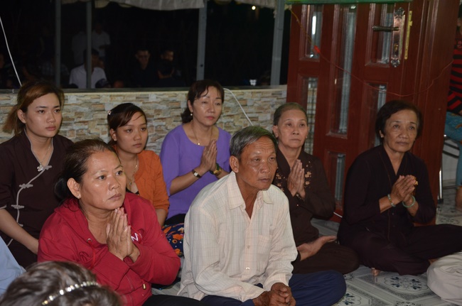 Chanting requiem and releasing creatures in Cu Chi - Long An