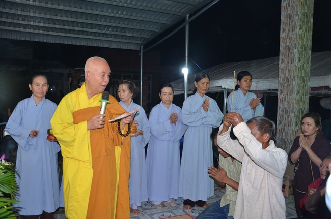 Chanting requiem and releasing creatures in Cu Chi - Long An