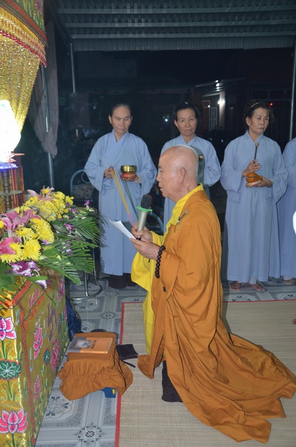 Chanting requiem and releasing creatures in Cu Chi - Long An