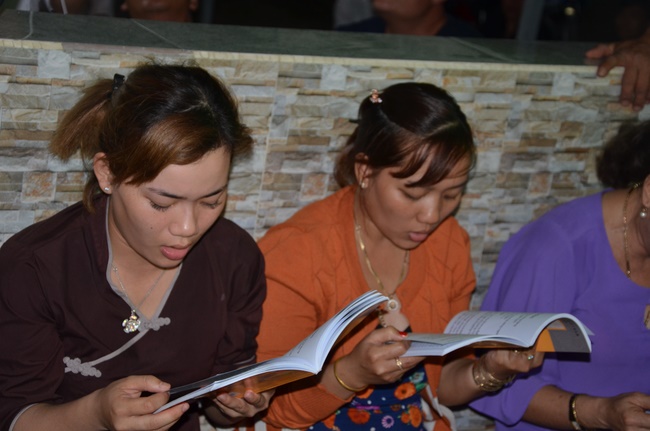 Chanting requiem and releasing creatures in Cu Chi - Long An