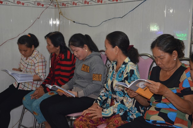 Chanting requiem and releasing creatures in Cu Chi - Long An