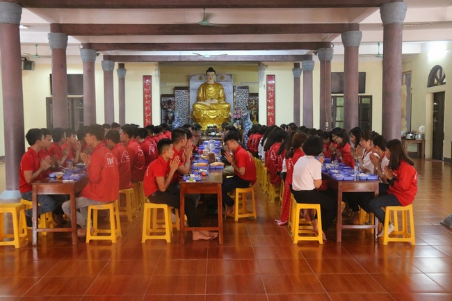 Chùa Hoà Phúc: Buổi sáng ngoại khóa của Trung tâm Tư vấn Đào tạo Lao động IDC