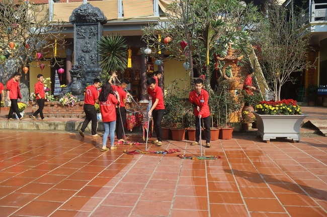 Chùa Hoà Phúc: Buổi sáng ngoại khóa của Trung tâm Tư vấn Đào tạo Lao động IDC