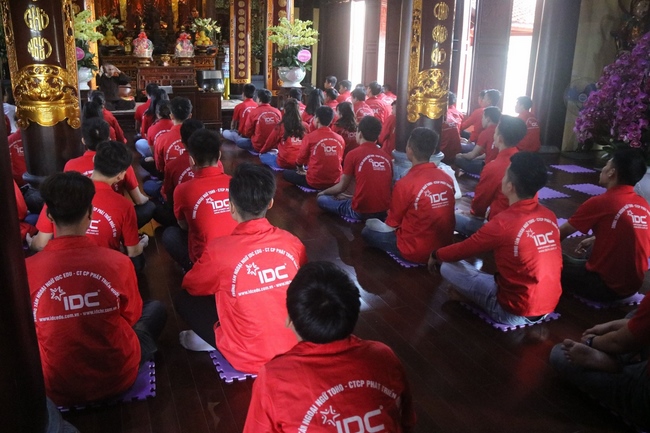 Chùa Hoà Phúc: Buổi sáng ngoại khóa của Trung tâm Tư vấn Đào tạo Lao động IDC