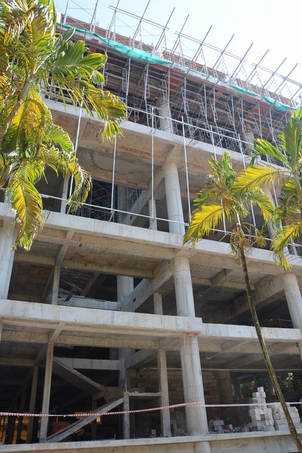 Hoàn thành đổ bê tông phần mái hạ tòa nhà đa năng