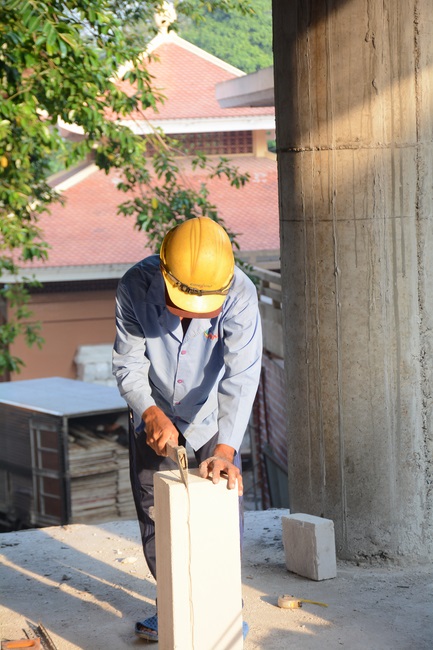 Hoàn thành đổ bê tông phần mái hạ tòa nhà đa năng