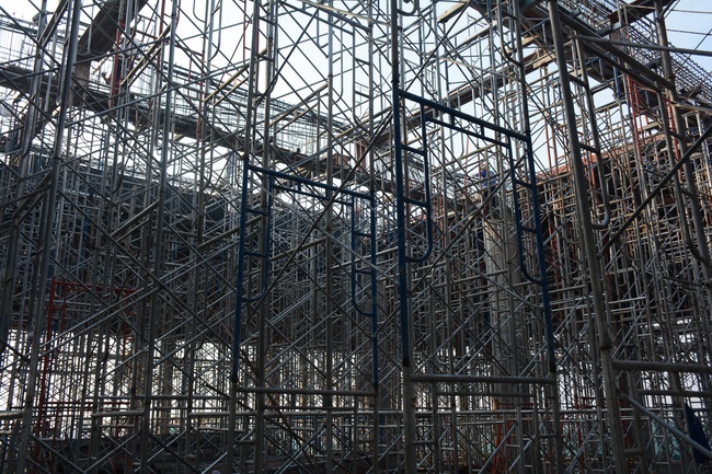 Hoàn thành đổ bê tông phần mái hạ tòa nhà đa năng