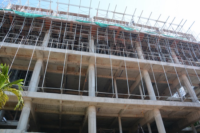 Hoàn thành đổ bê tông phần mái hạ tòa nhà đa năng