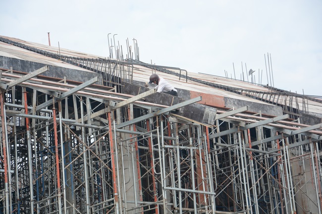 Hoàn thành đổ bê tông phần mái hạ tòa nhà đa năng