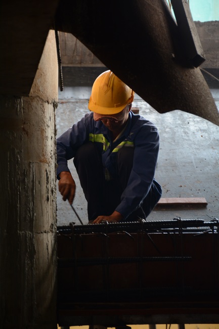 Hoàn thành đổ bê tông phần mái hạ tòa nhà đa năng