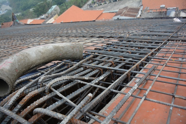 Hoàn thành đổ bê tông phần mái hạ tòa nhà đa năng