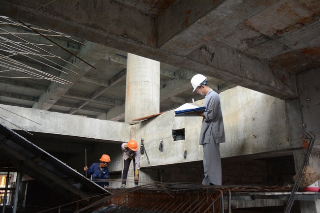 Hoàn thành đổ bê tông phần mái hạ tòa nhà đa năng