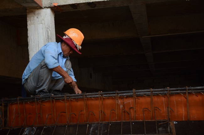 Hoàn thành đổ bê tông phần mái hạ tòa nhà đa năng