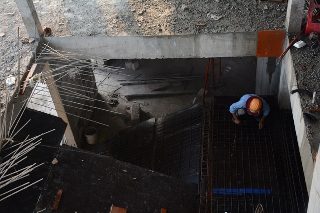 Hoàn thành đổ bê tông phần mái hạ tòa nhà đa năng