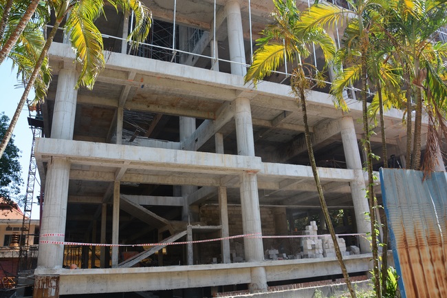 Hoàn thành đổ bê tông phần mái hạ tòa nhà đa năng