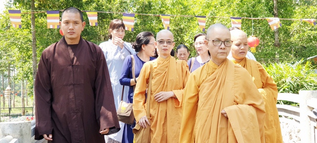 Quý thầy và các phái đoàn Phật tử chúc tết Thượng tọa Thích Chân Tính từ ngày 11-15 tết