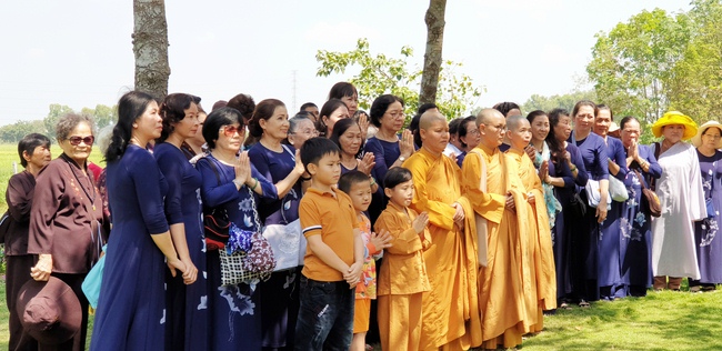 Quý thầy và các phái đoàn Phật tử chúc tết Thượng tọa Thích Chân Tính từ ngày 11-15 tết