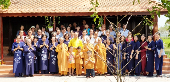 Quý thầy và các phái đoàn Phật tử chúc tết Thượng tọa Thích Chân Tính từ ngày 11-15 tết