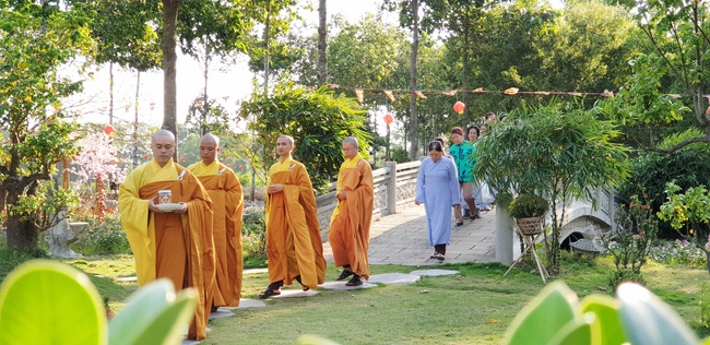 Quý thầy và các phái đoàn Phật tử chúc tết Thượng tọa Thích Chân Tính từ ngày 11-15 tết