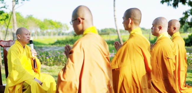 Quý thầy và các phái đoàn Phật tử chúc tết Thượng tọa Thích Chân Tính từ ngày 11-15 tết