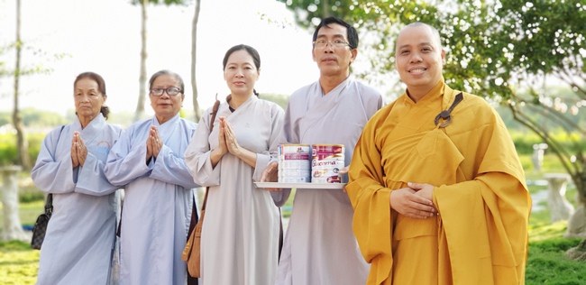 Quý thầy và các phái đoàn Phật tử chúc tết Thượng tọa Thích Chân Tính từ ngày 11-15 tết