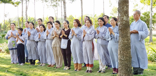 Quý thầy và các phái đoàn Phật tử chúc tết Thượng tọa Thích Chân Tính từ ngày 11-15 tết